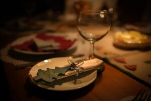 春に胸毛が濃い男性について女子の本音は？