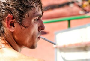 春にメンズ脱毛を考える毛抜き癖のある人が注意すべきポイントは？